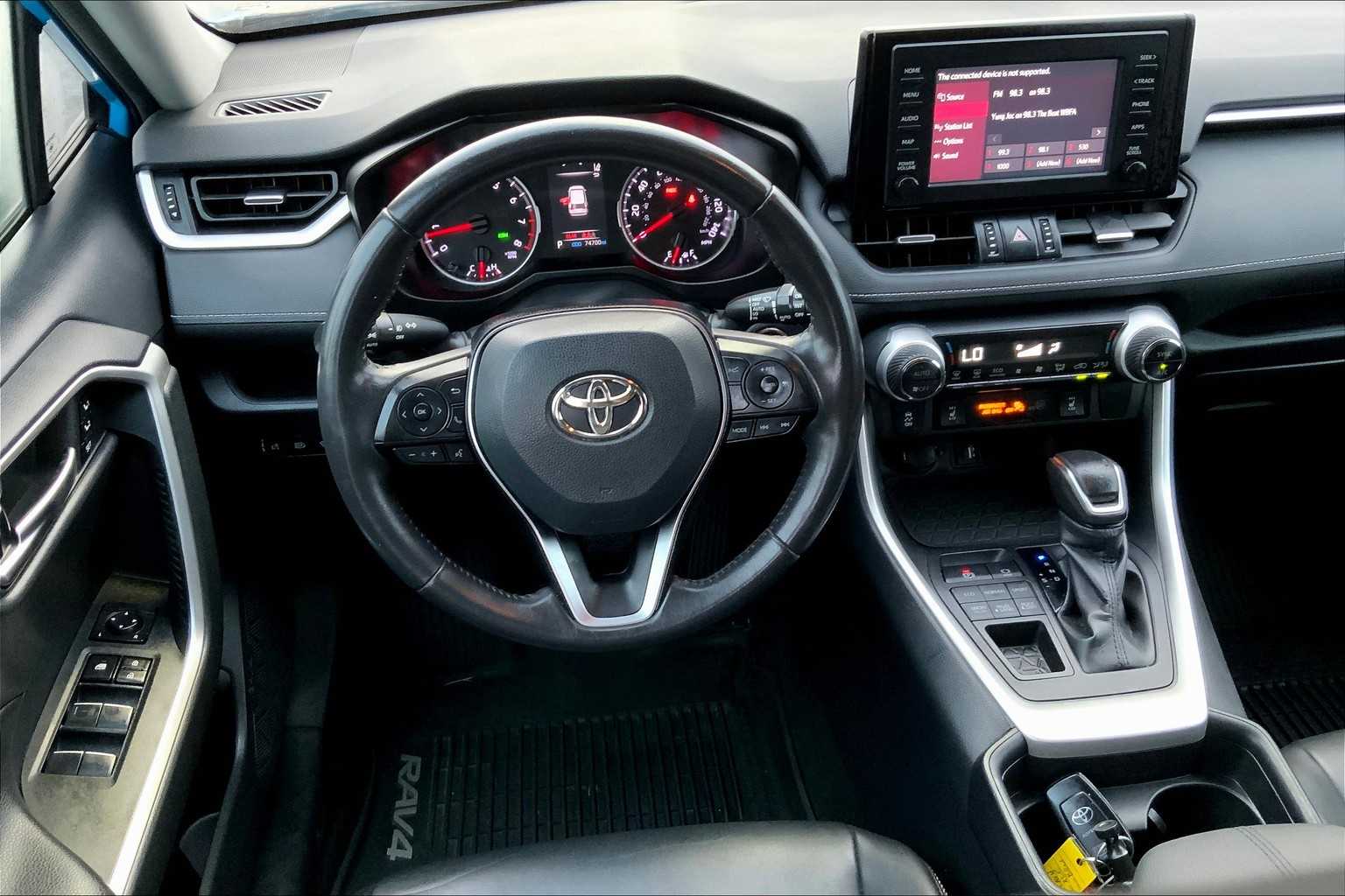 2019 Toyota RAV4 XLE Premium photo 4
