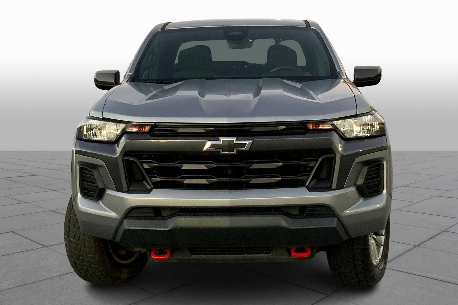 2023 Chevrolet Colorado LT photo 2
