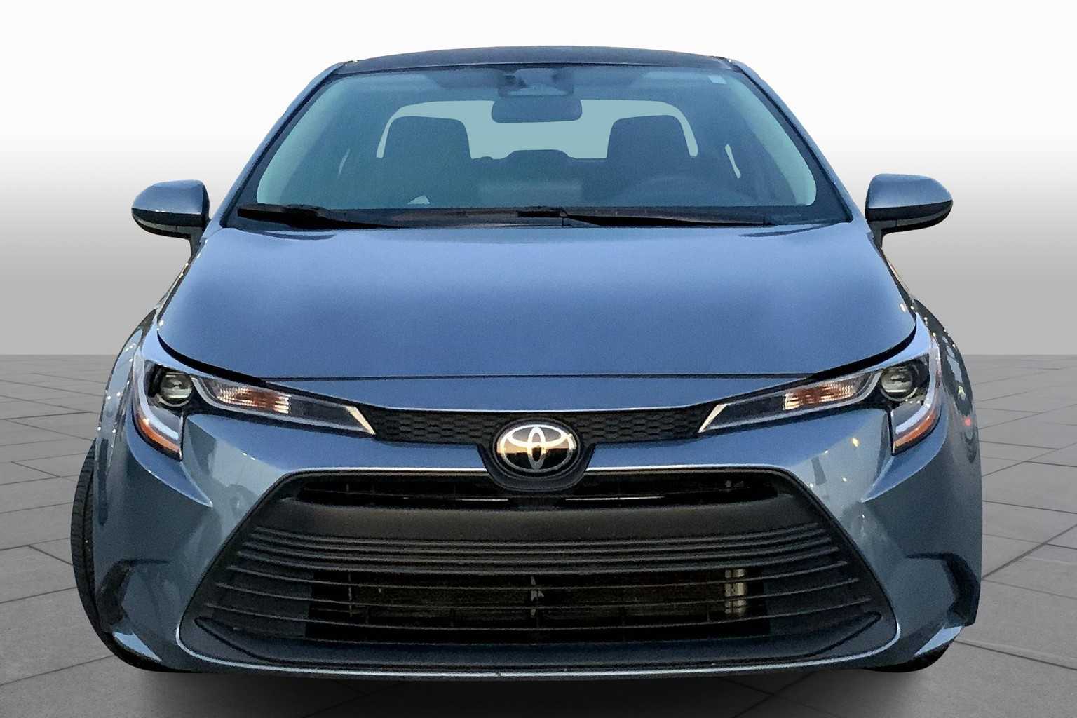 2024 Toyota Corolla LE photo 3