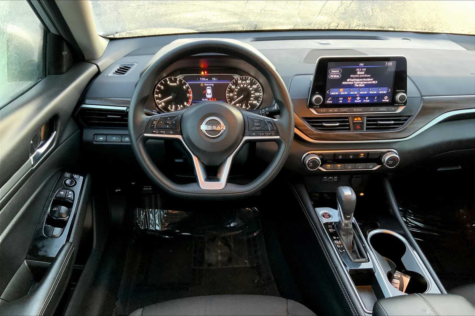 2023 Nissan Altima 2.5 SV photo 4