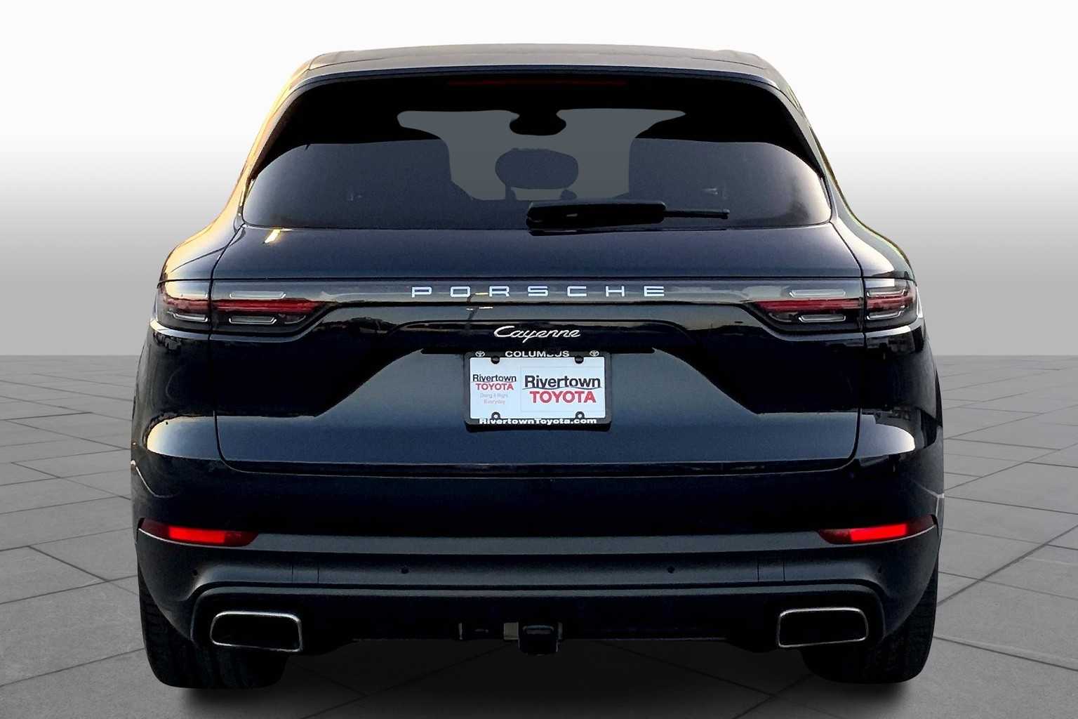 2022 Porsche Cayenne Base photo 3