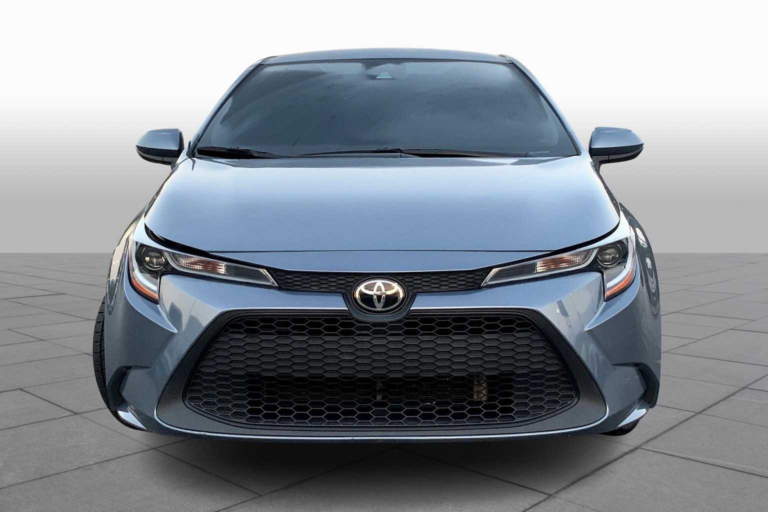 2022 Toyota Corolla LE photo 2