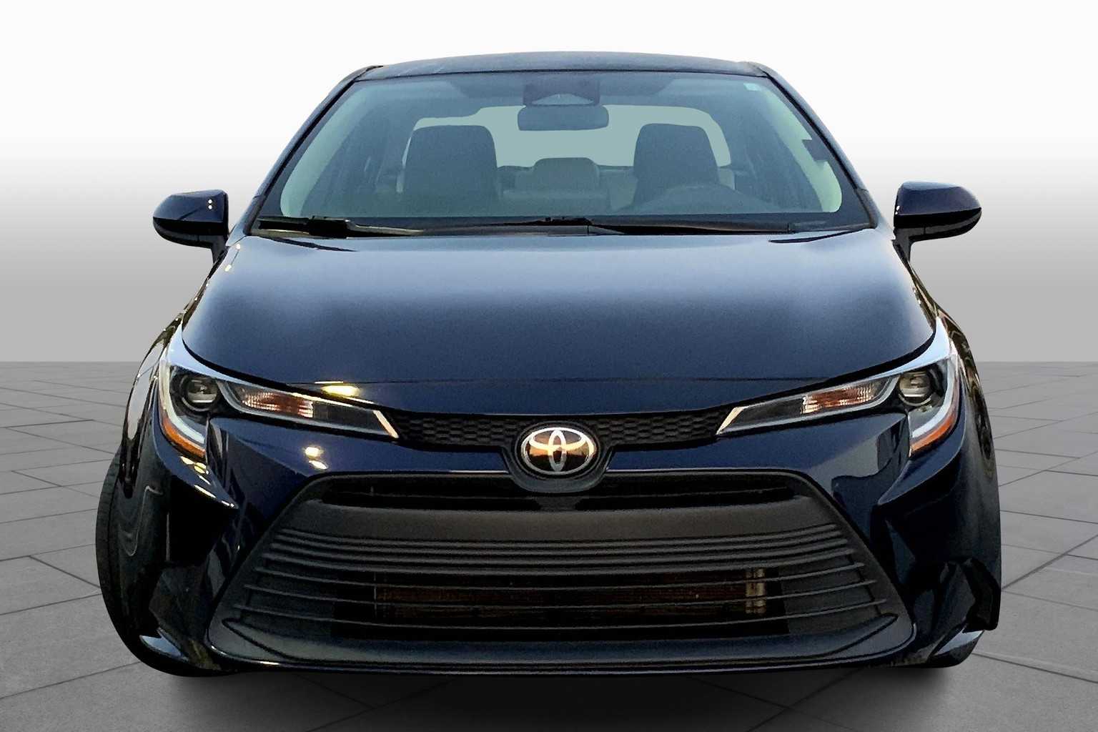 2023 Toyota Corolla LE photo 3