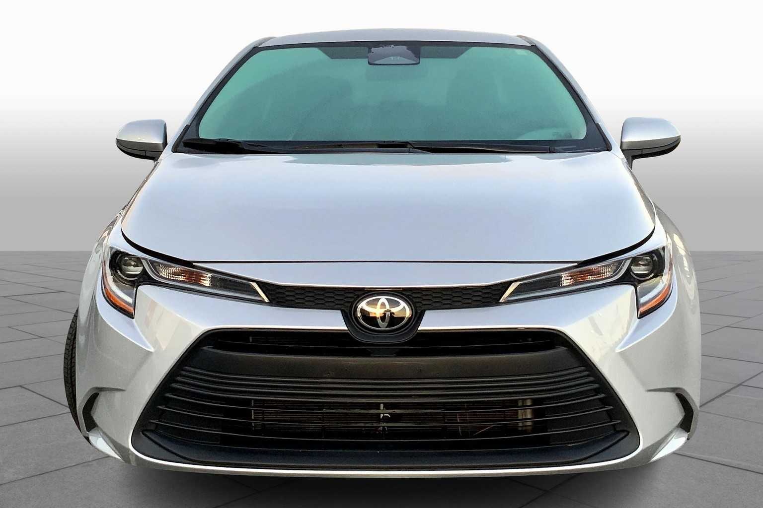 2024 Toyota Corolla LE photo 3