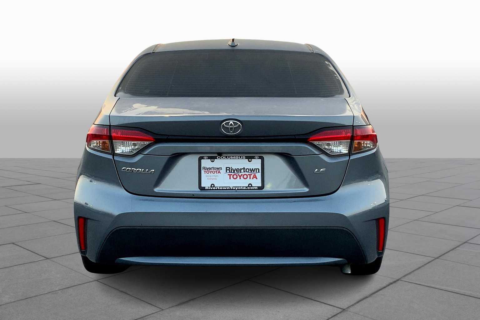 2022 Toyota Corolla LE photo 3