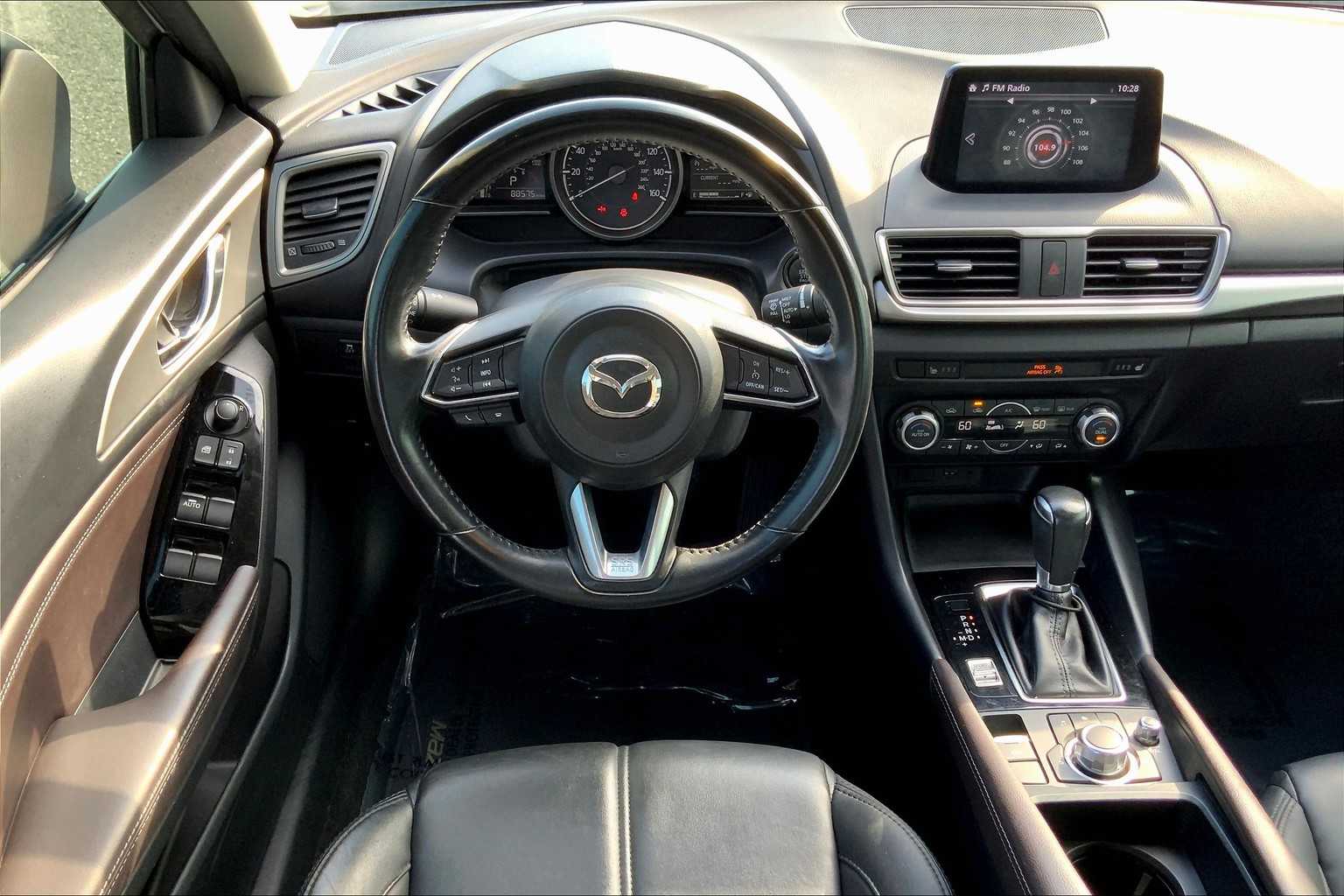 2018 Mazda Mazda3 Touring photo 4