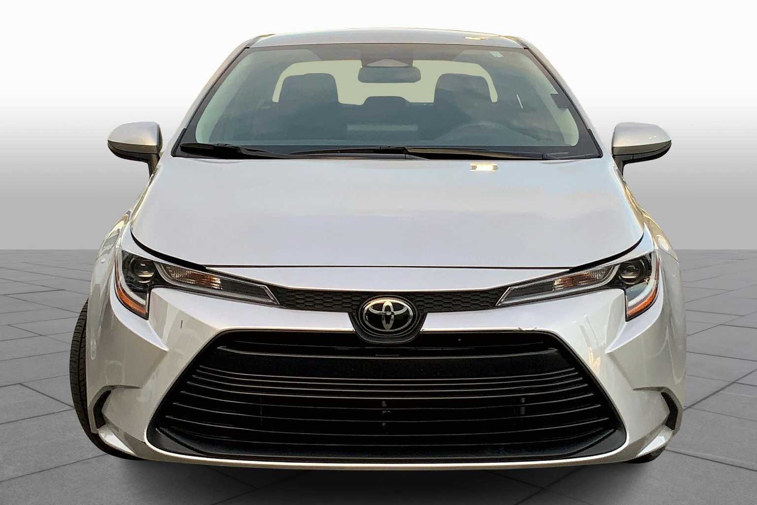 2024 Toyota Corolla LE photo 3