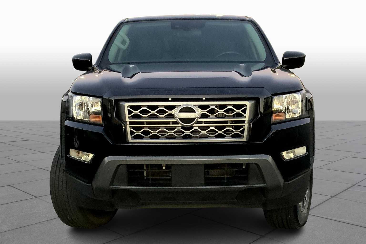 2022 Nissan Frontier SV photo 2