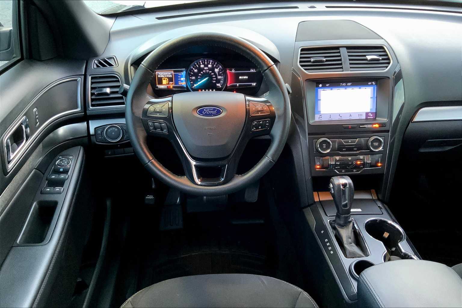 2018 Ford Explorer XLT photo 4