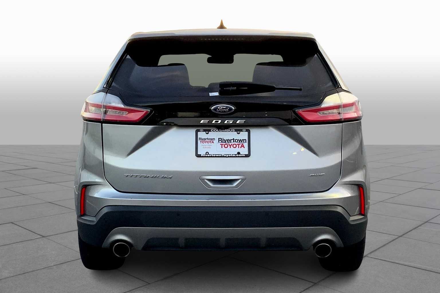 2022 Ford Edge Titanium photo 3