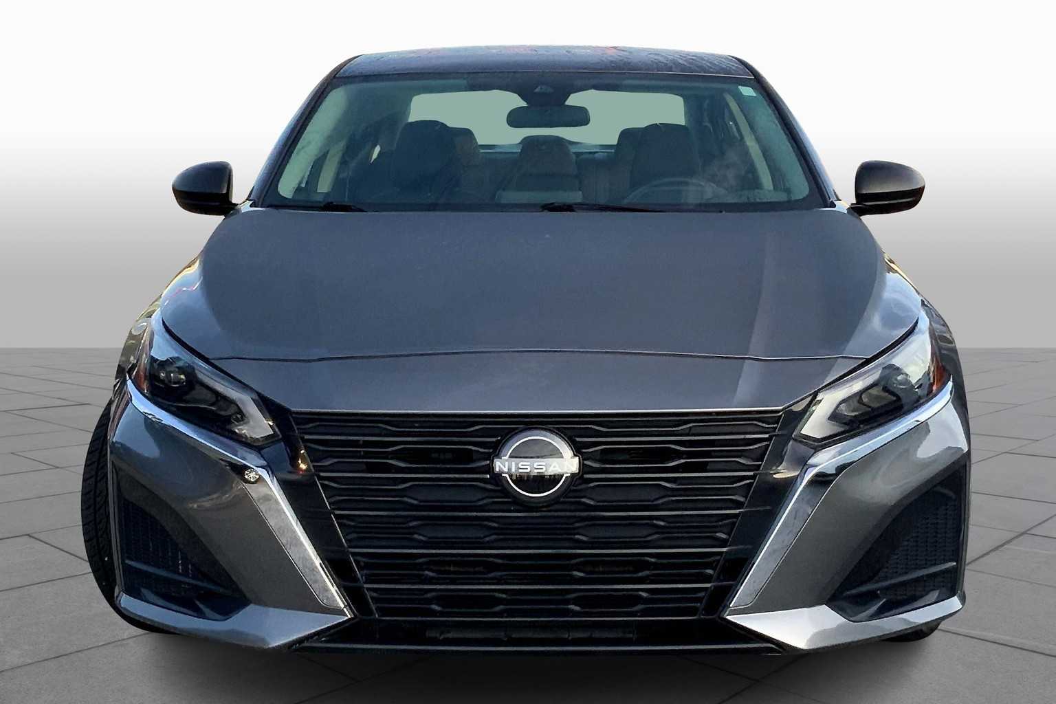 2024 Nissan Altima 2.5 SV photo 2