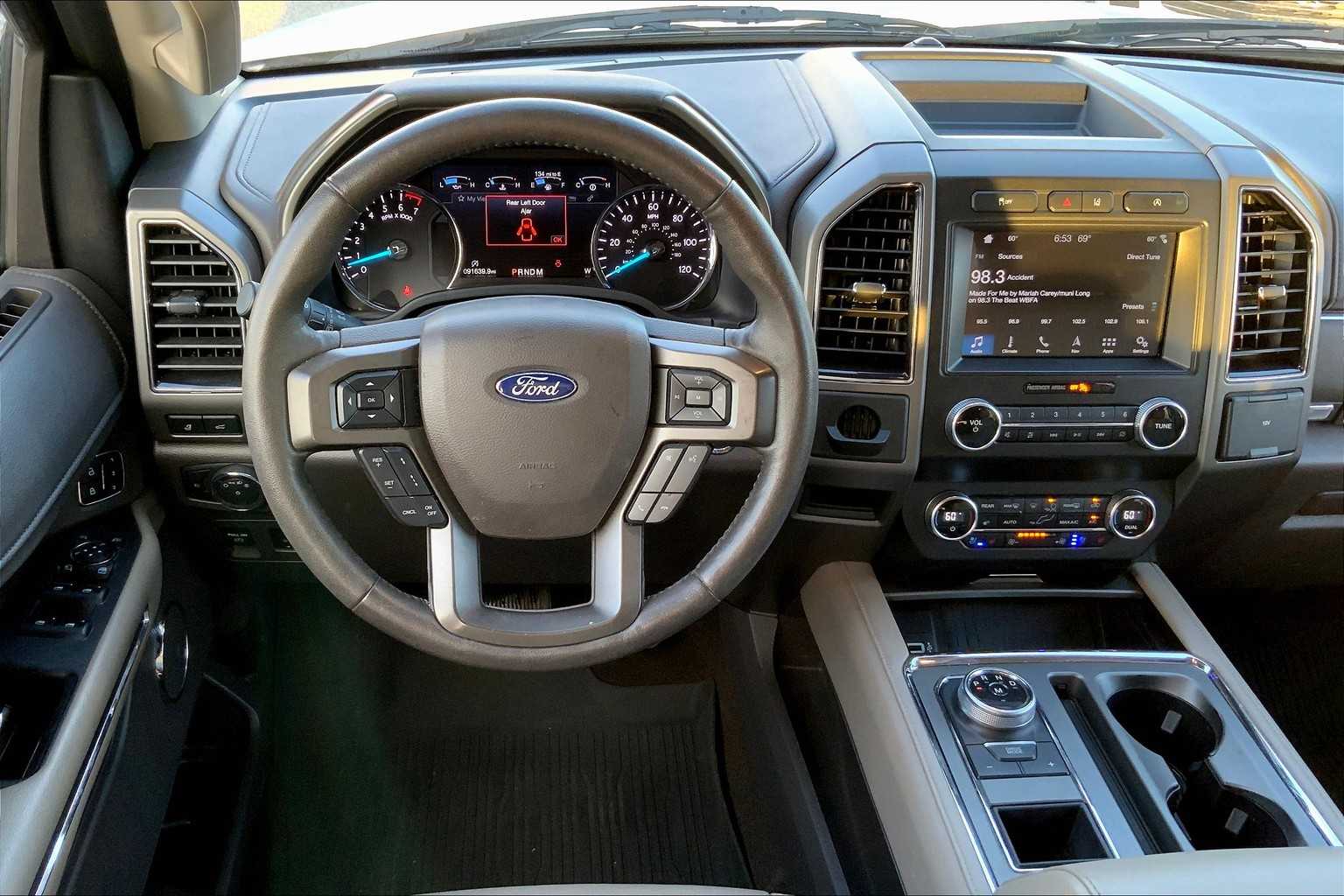 2019 Ford Expedition XLT photo 4