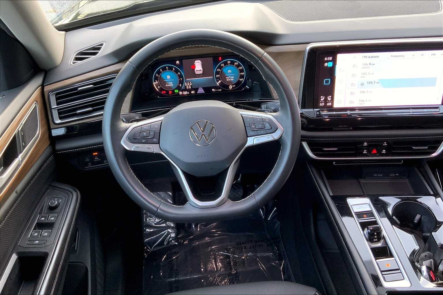2024 Volkswagen Atlas SE Technology photo 4