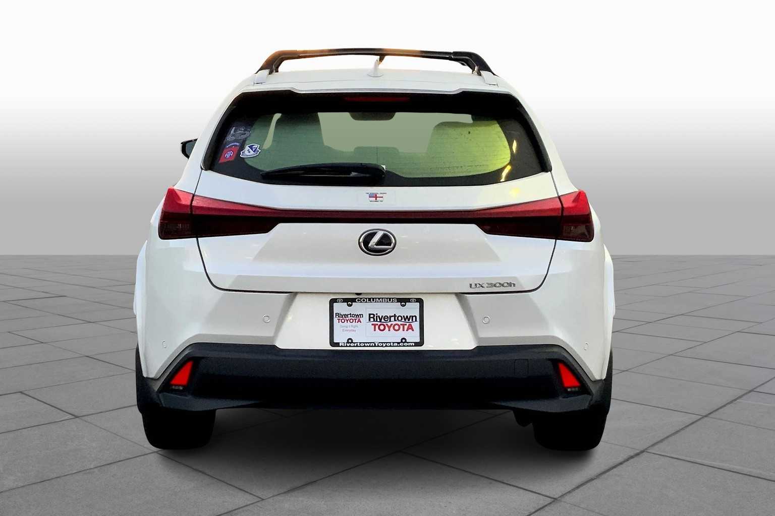 2025 Lexus UX Premium photo 3