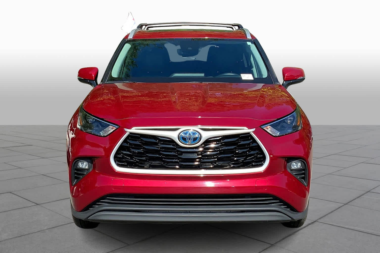 2022 Toyota Highlander Hybrid XLE photo 2