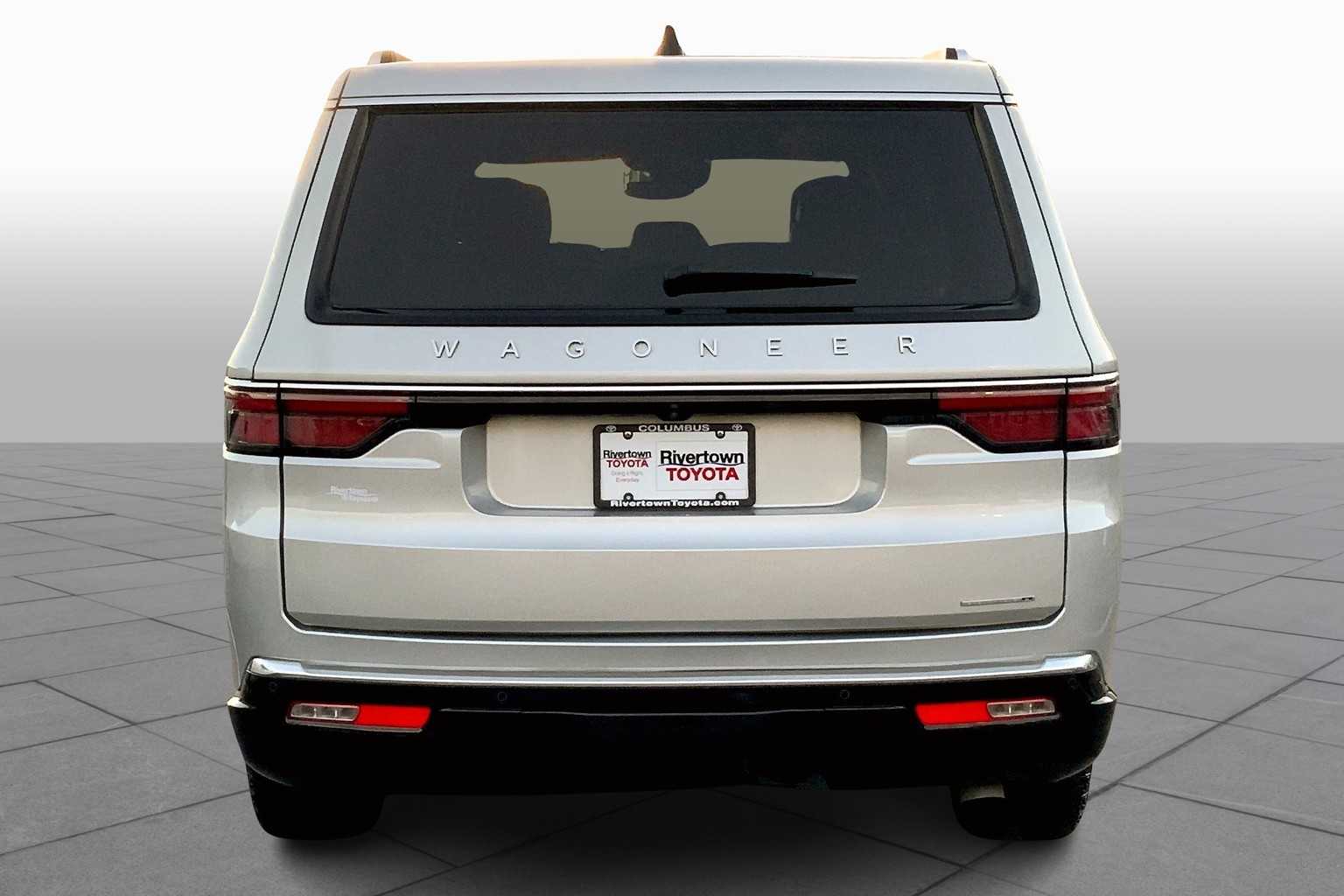 2024 Jeep Wagoneer L Series II photo 3