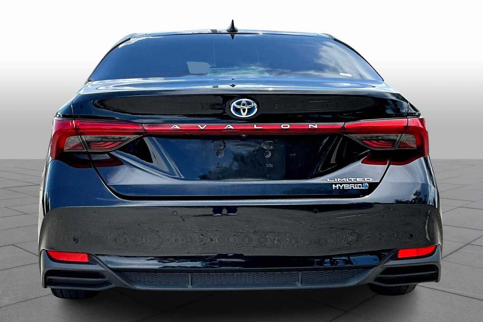 2021 Toyota Avalon Hybrid Limited photo 3