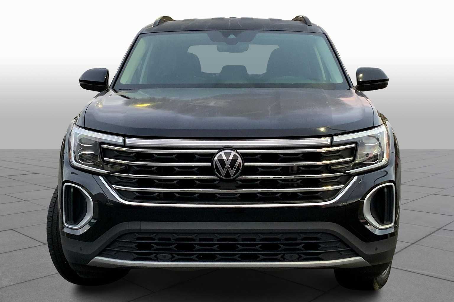 2024 Volkswagen Atlas SE Technology photo 2