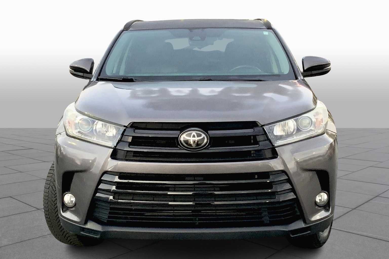 2018 Toyota Highlander SE photo 2