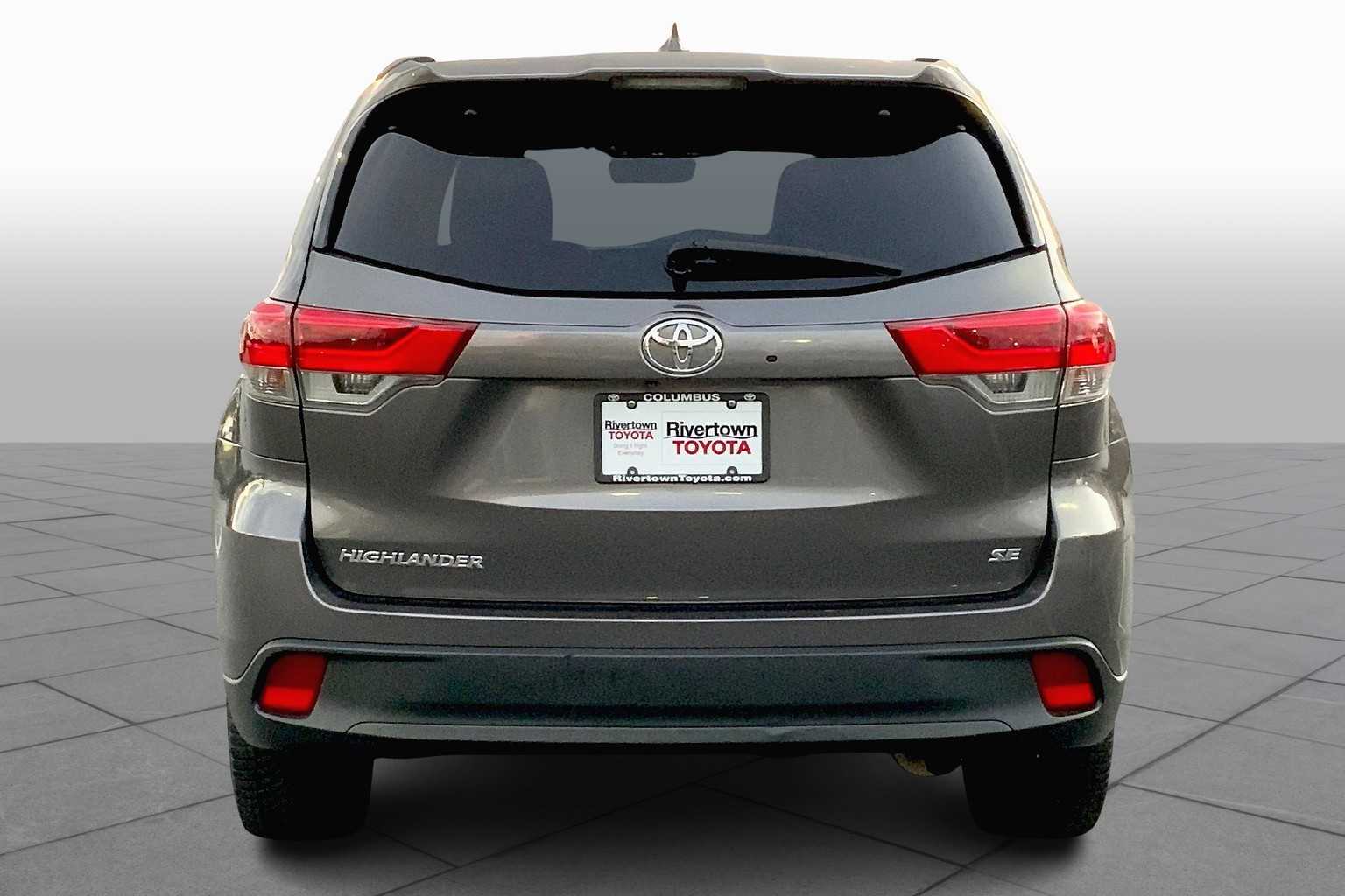 2018 Toyota Highlander SE photo 3