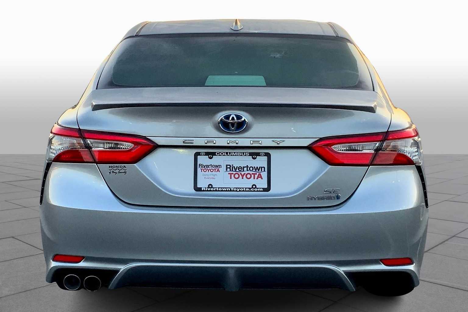 2019 Toyota Camry Hybrid SE photo 4