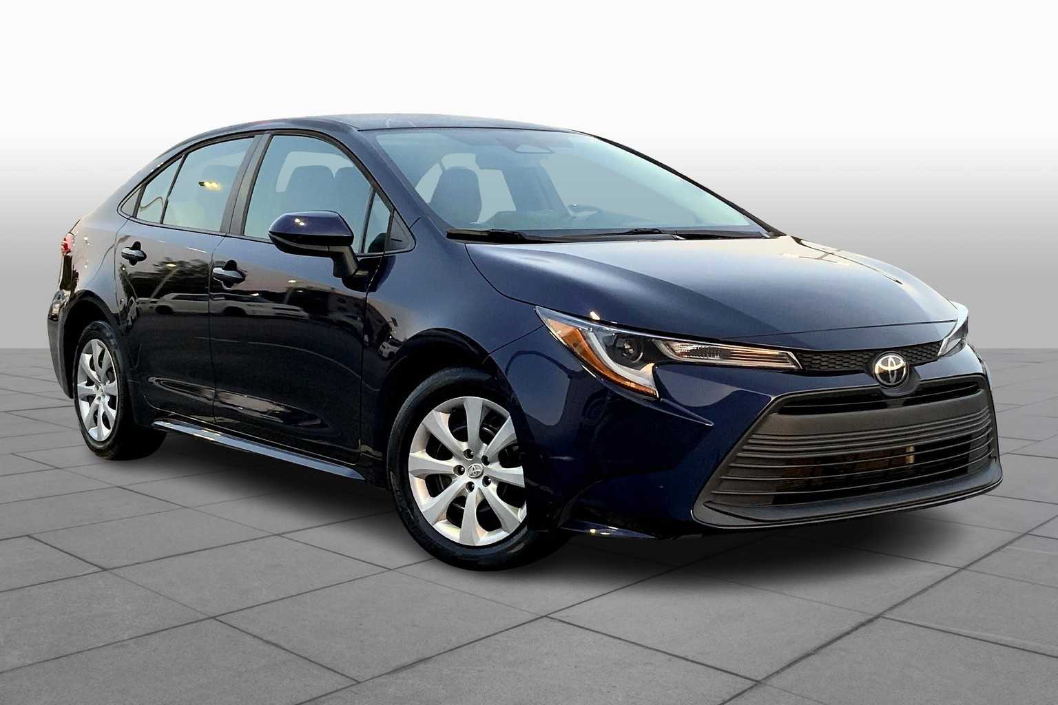 2023 Toyota Corolla LE photo 2
