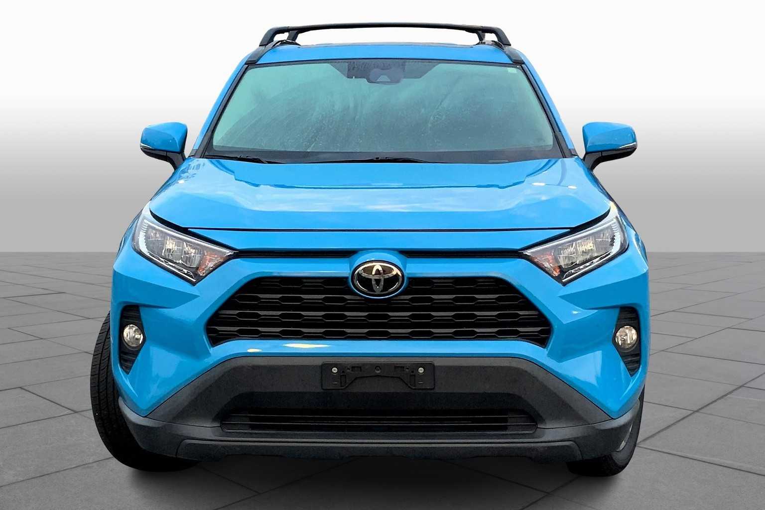 2019 Toyota RAV4 XLE Premium photo 2