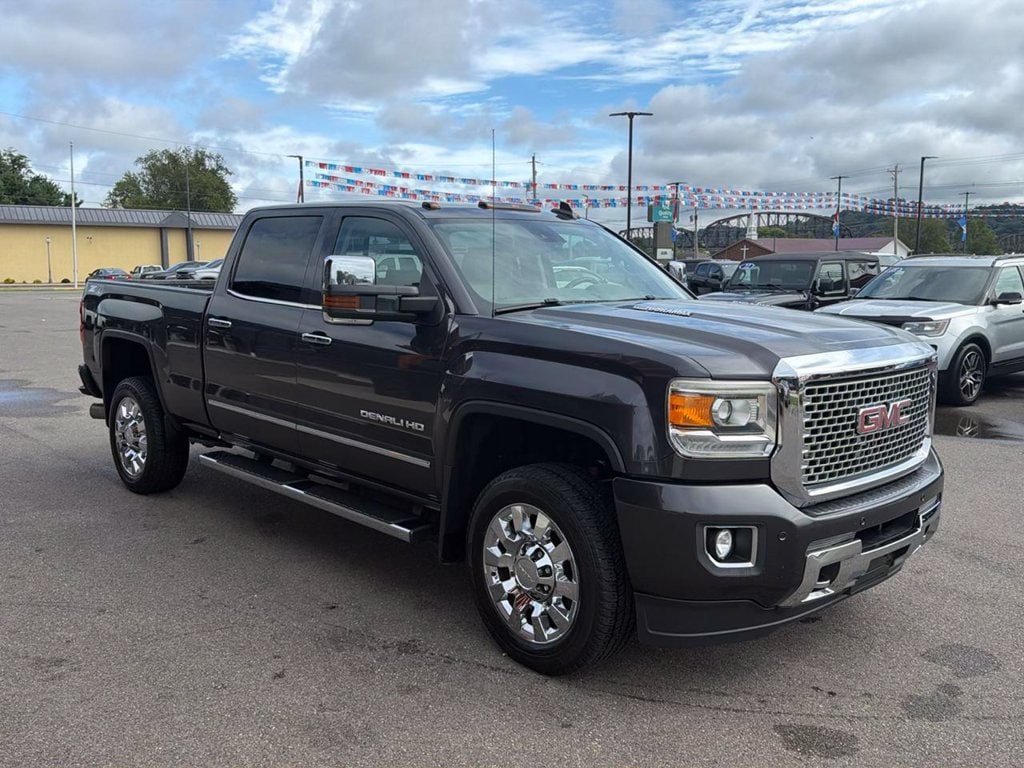 Used 2015 GMC Sierra 2500HD Available Wifi Denali 4WD Crew Cab 153.7 Denali