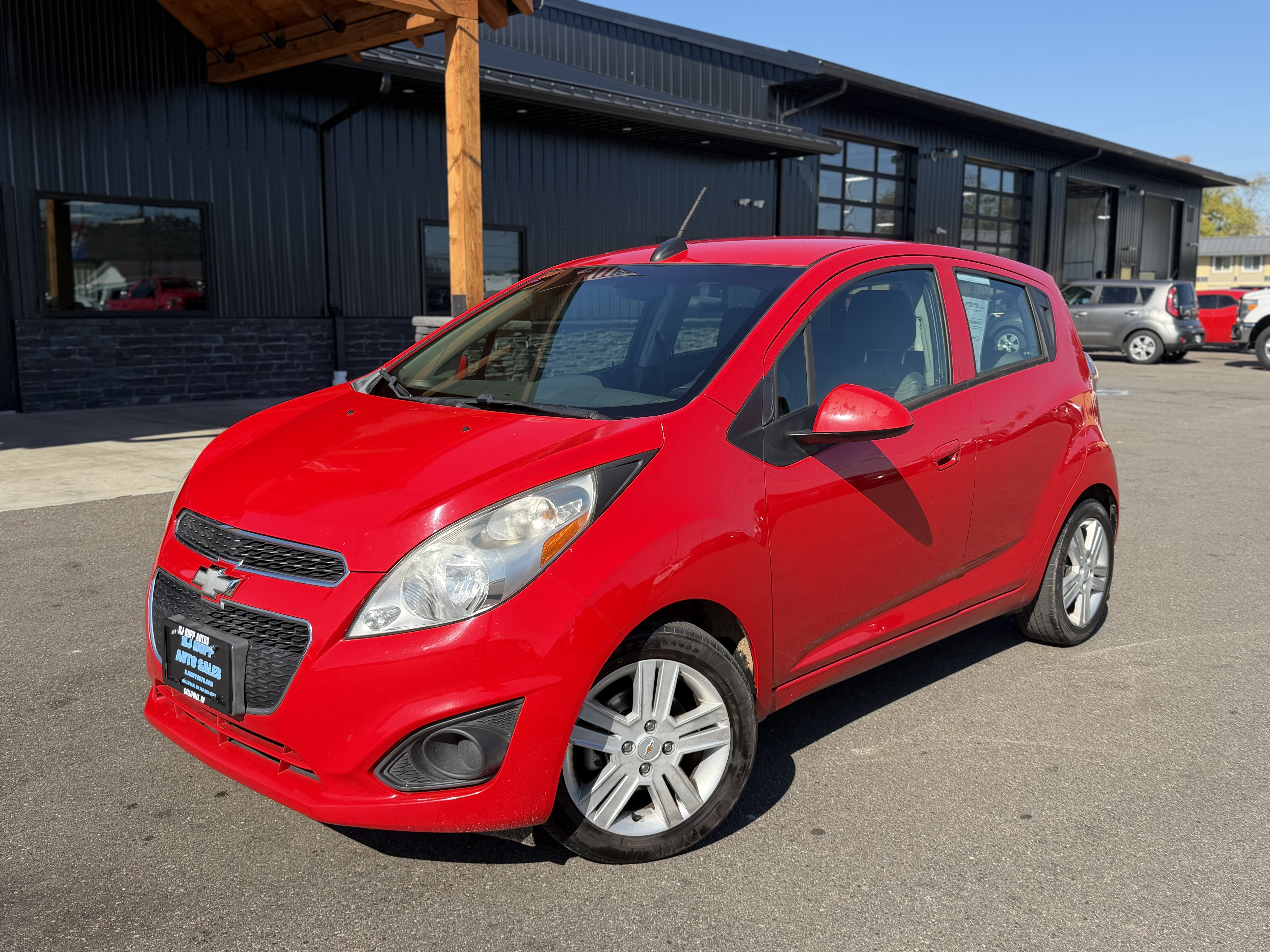 Salsa 2015 Chevrolet Spark Hatchback Front-Wheel Drive Automatic