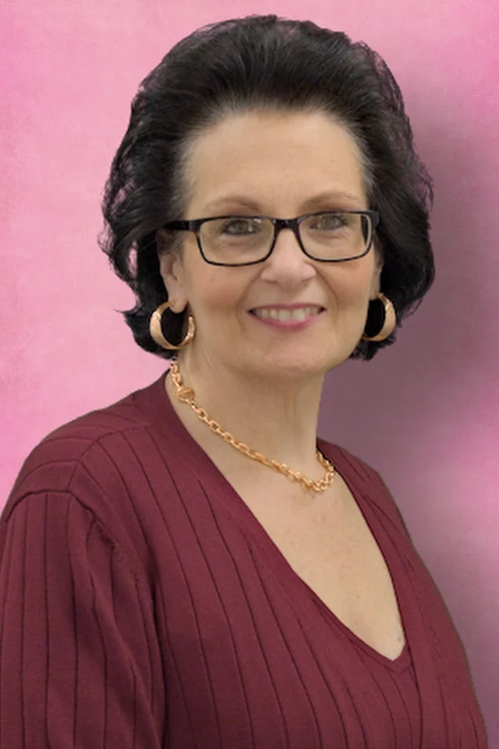 Staff member Stephanie Giunta from ecc9847e6132