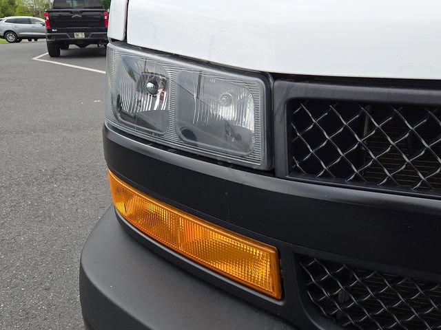 2023 Chevrolet Express Cargo Work Van - Photo 10