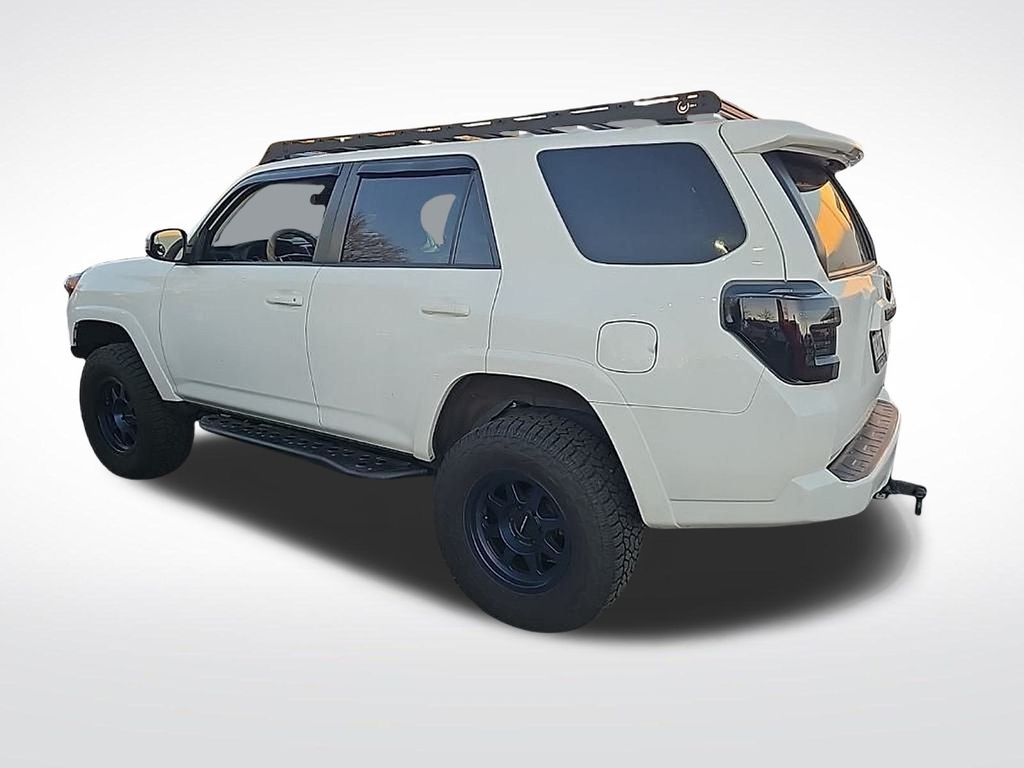 2022 Toyota 4Runner SR5 photo 4