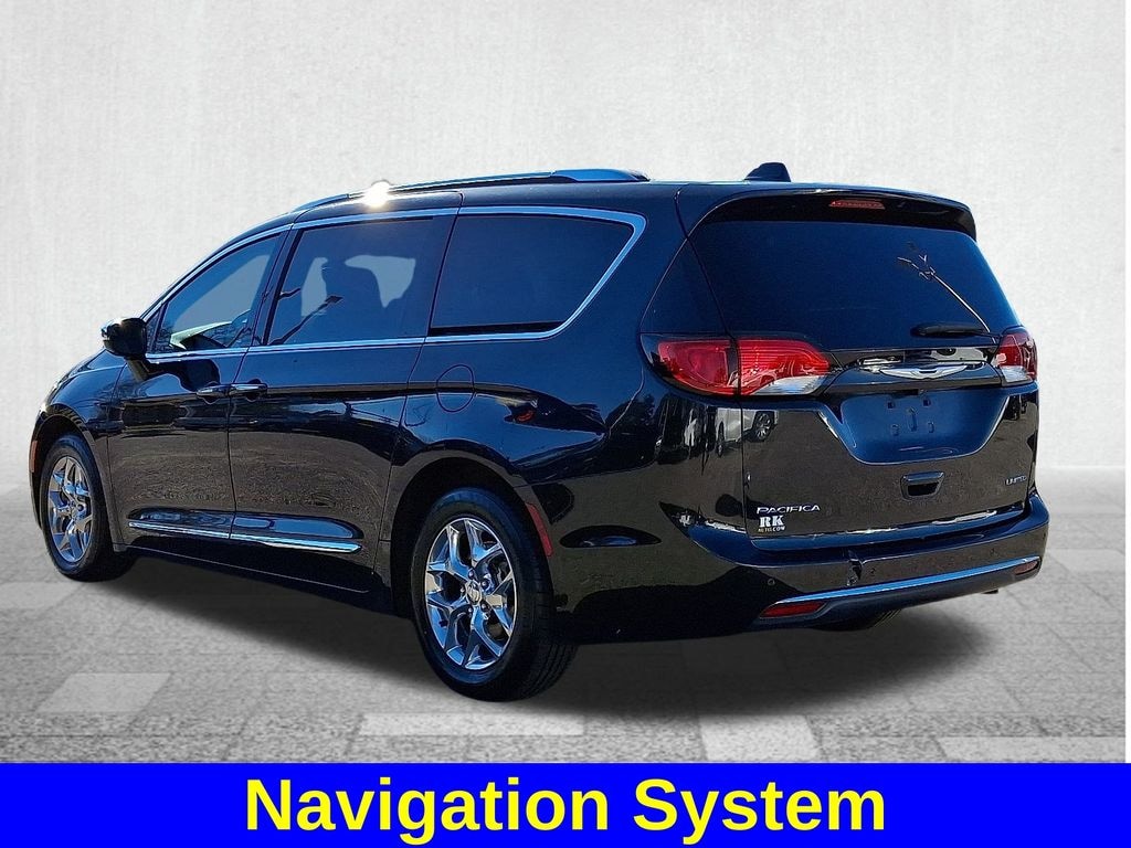 Used 2017 Chrysler Pacifica Limited Minivan/Van
