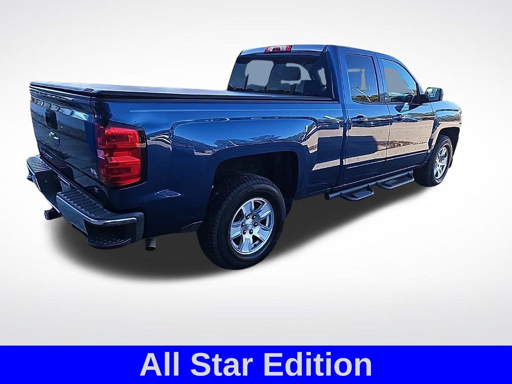 2017 Chevrolet Silverado 1500 LT photo 2