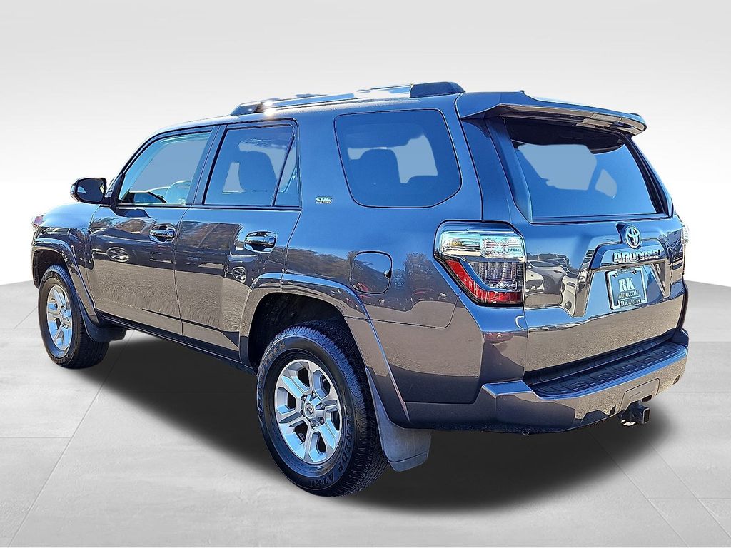 2021 Toyota 4Runner SR5 photo 2
