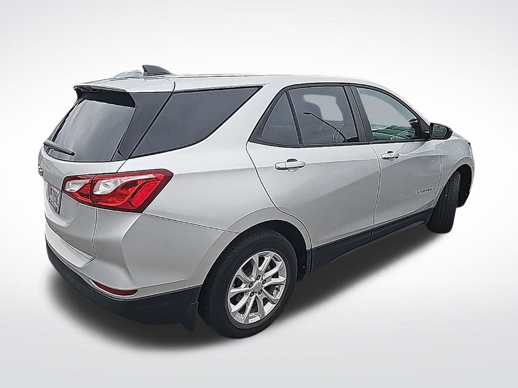 2020 Chevrolet Equinox LS photo 2