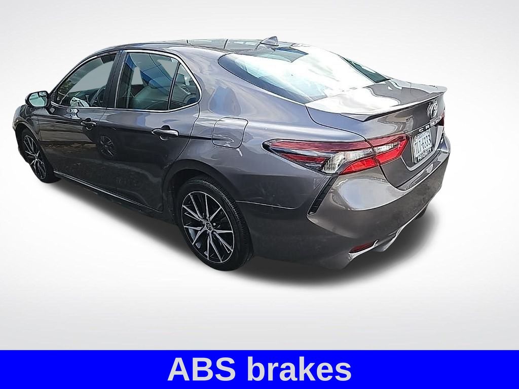 2021 Toyota Camry SE photo 3