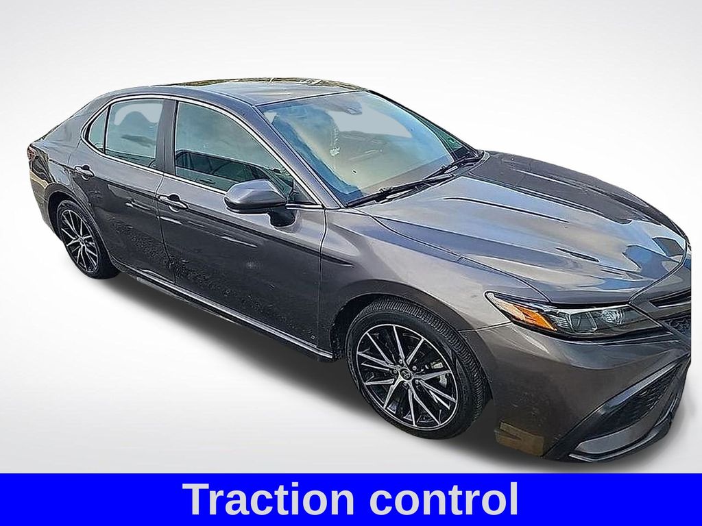 2021 Toyota Camry SE photo 2