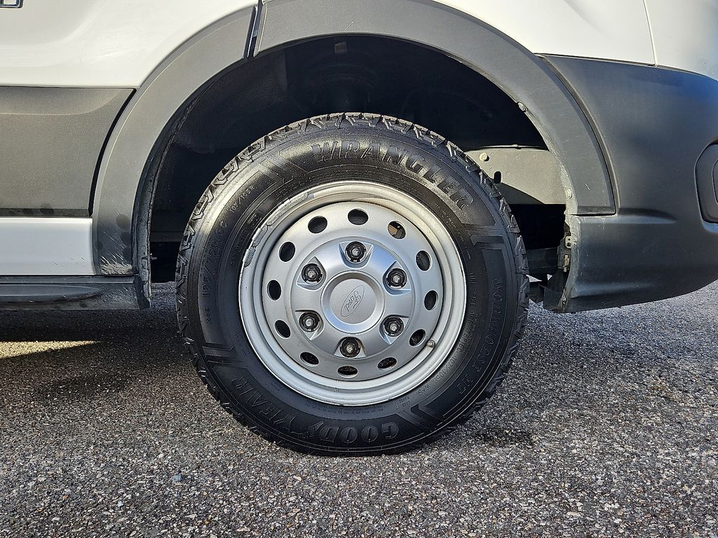 2022 Ford Transit Cutaway photo 4