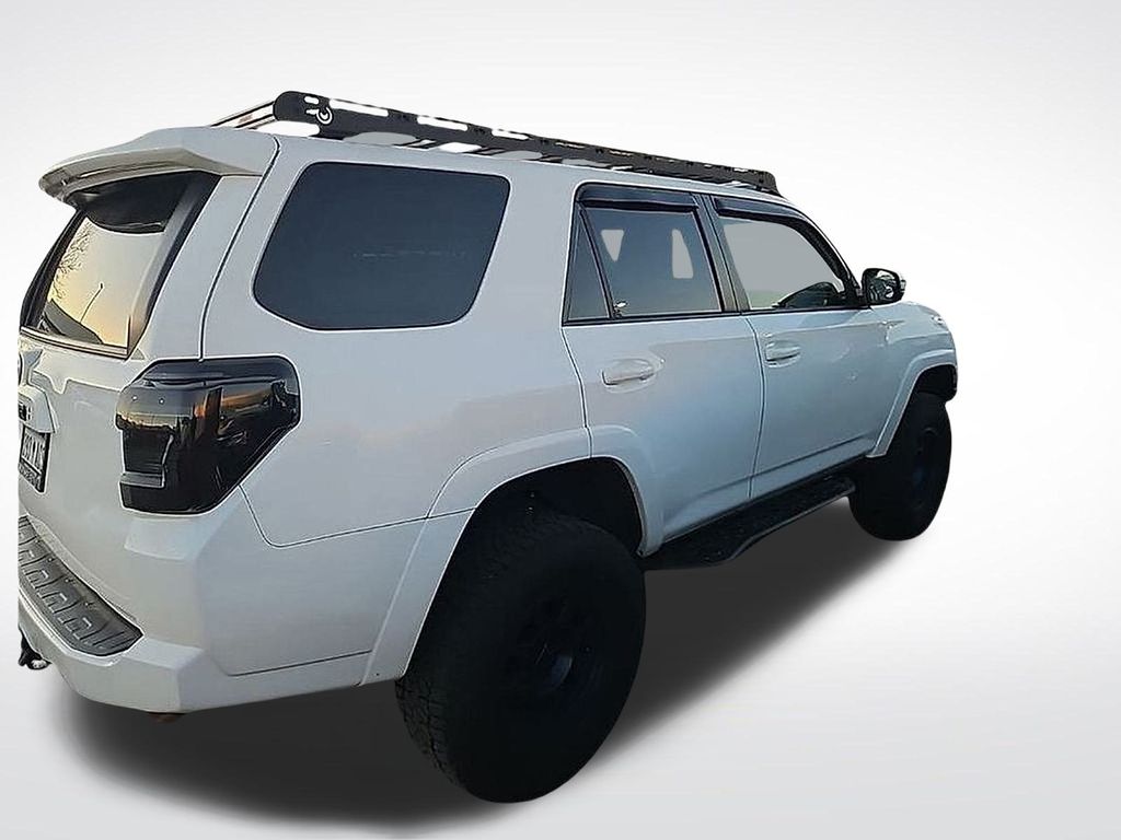 2022 Toyota 4Runner SR5 photo 3