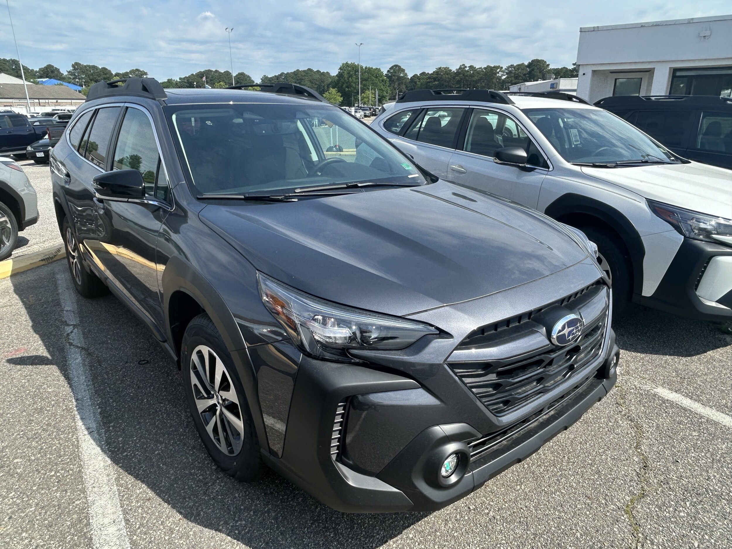 2025 Subaru Outback Premium photo 2