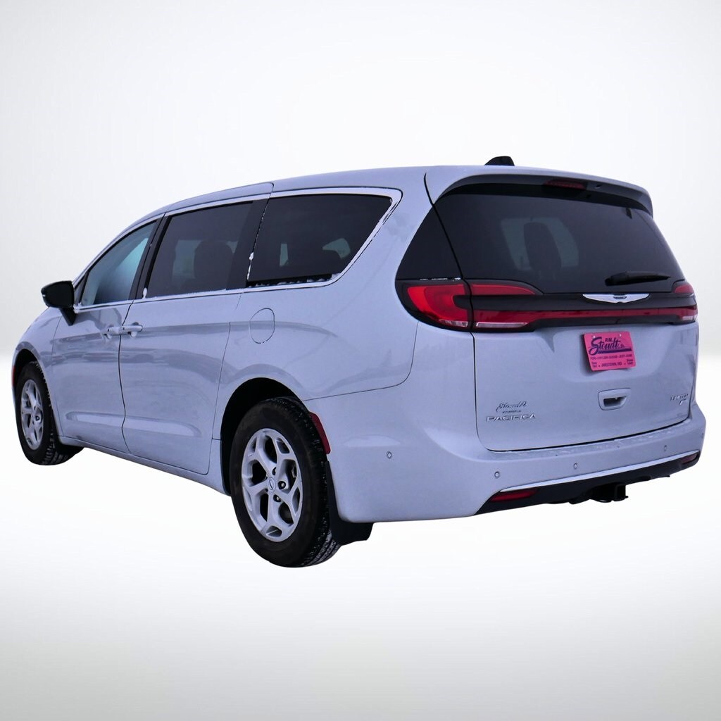 Used 2024 Chrysler Pacifica Limited Minivan/Van
