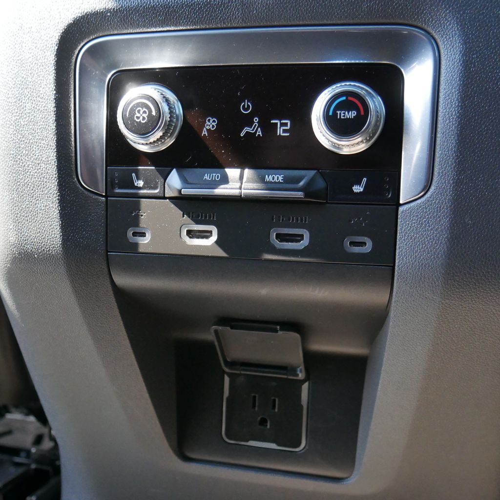 2021 GMC Yukon Denali - Photo 26