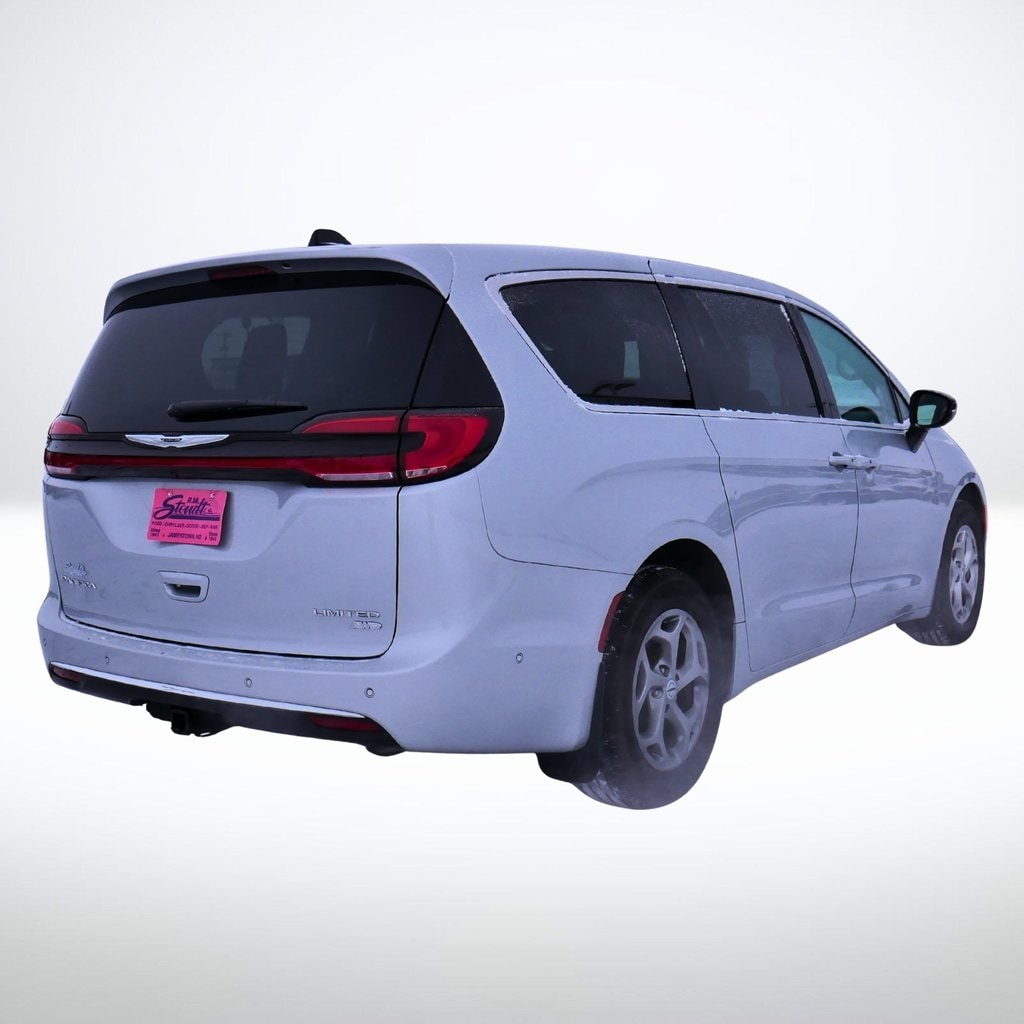 Used 2024 Chrysler Pacifica Limited Minivan/Van