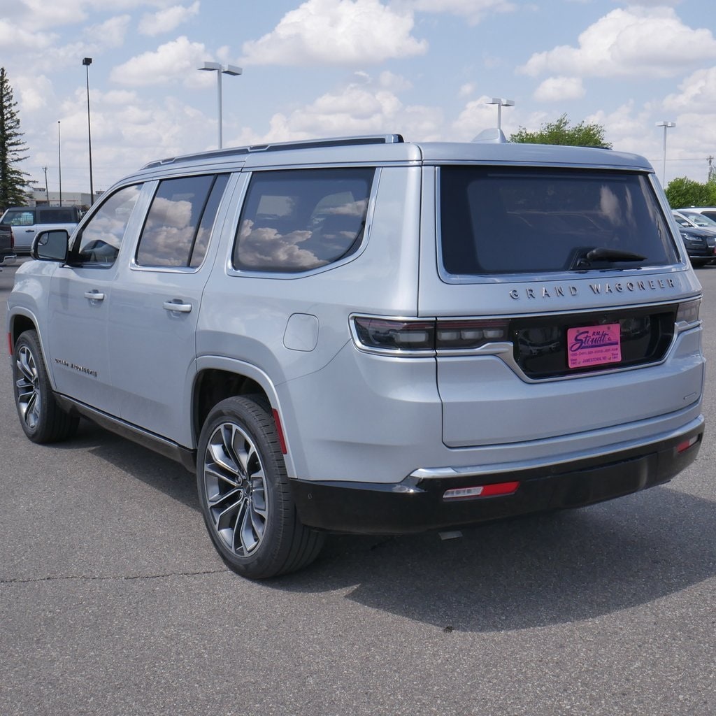 Used 2022 Jeep Grand Wagoneer Series III with VIN 1C4SJVGJ1NS101027 for sale in Jamestown, ND