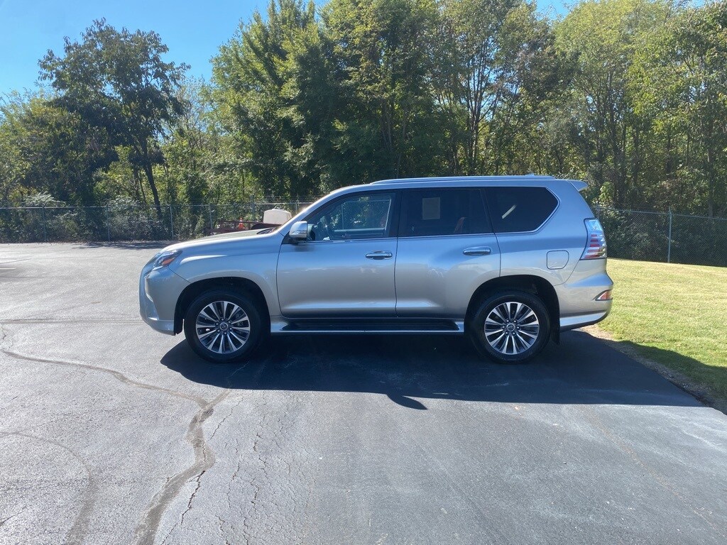 2022 Lexus GX 460 Luxury photo 2
