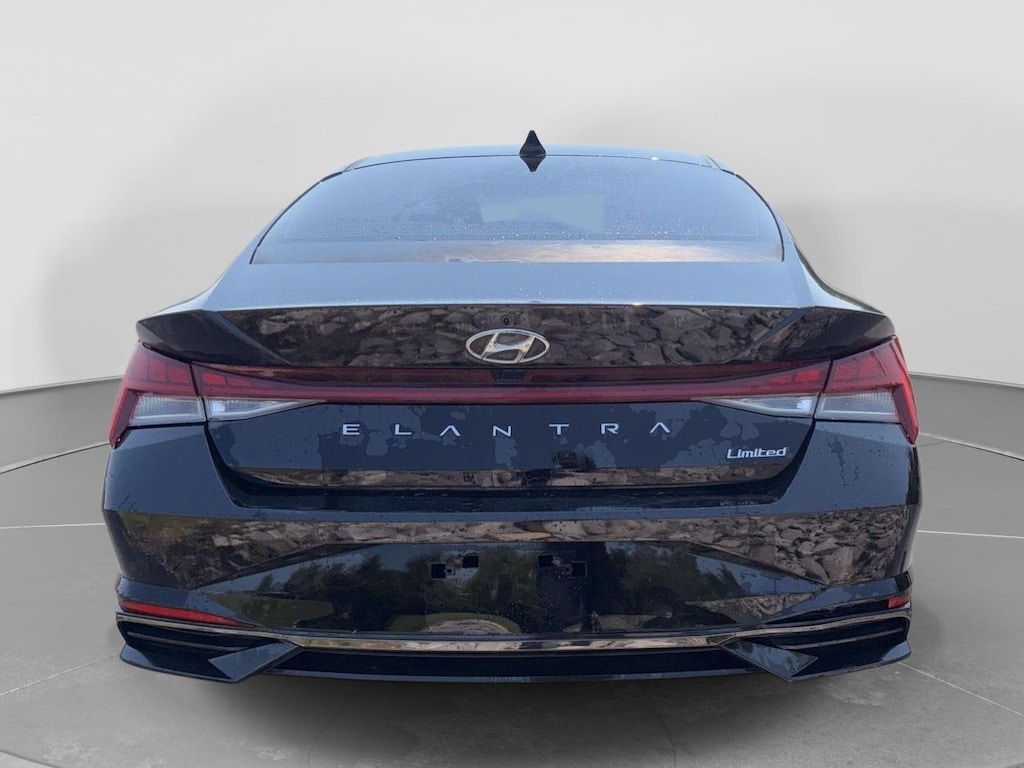 Used 2022 Hyundai Elantra Limited Sedan
