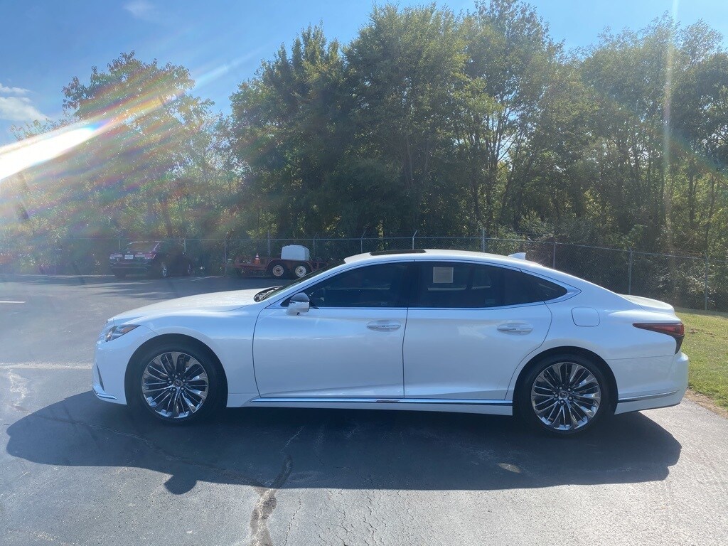 2022 Lexus LS 500 photo 2