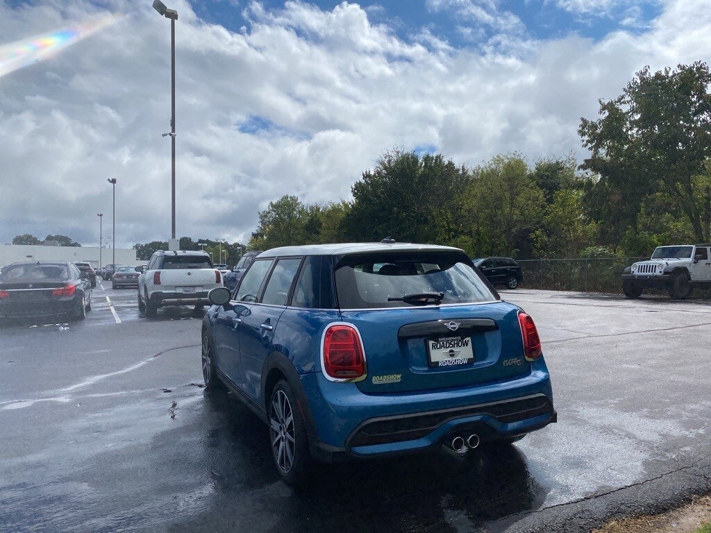 2023 Mini Cooper 4 Door Hardtop Signature photo 3