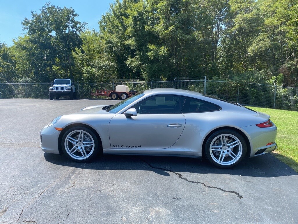 2019 Porsche 911 4 photo 2